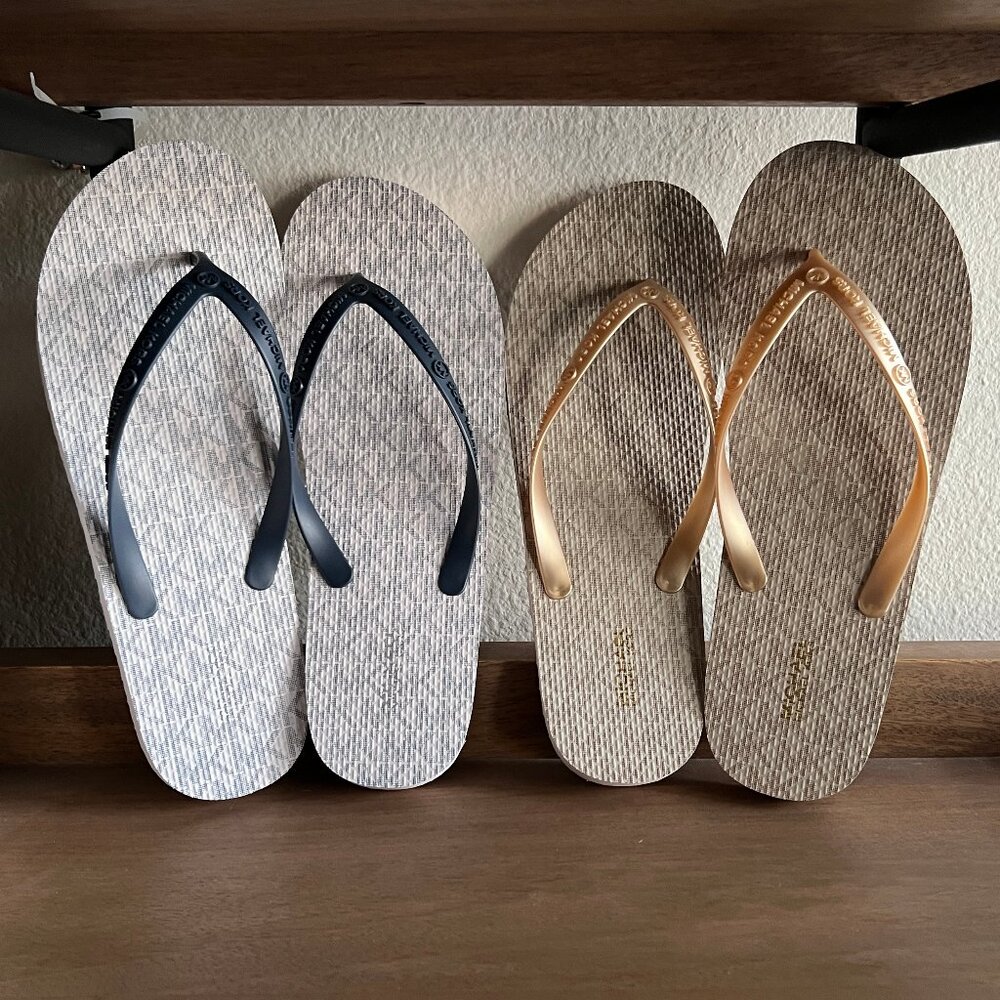 Bundle of 2 pairs MICHAEL MICHAEL KORS logo flip-flops NEW Sz 10